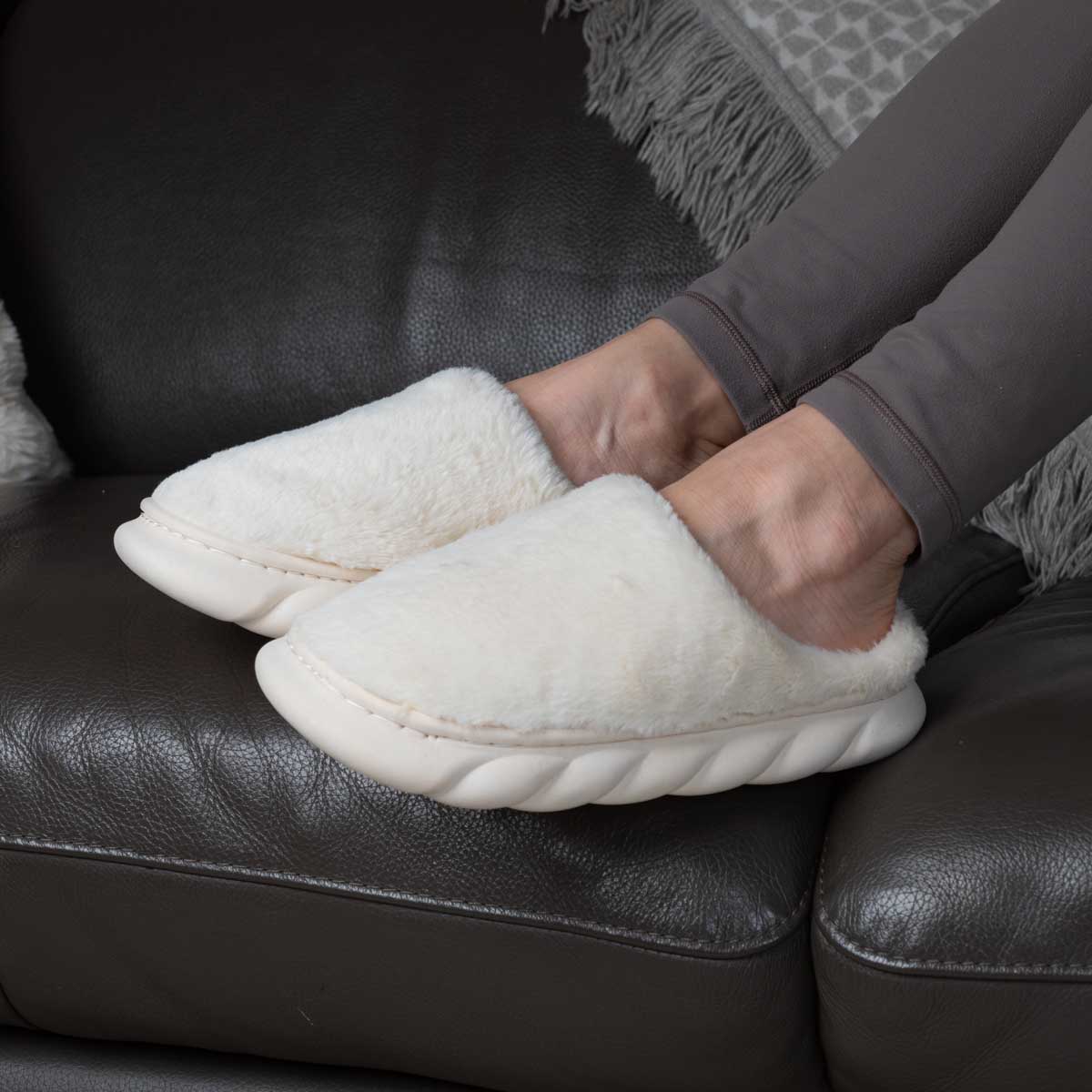 Wholesale Women's COZY'Z Slippers